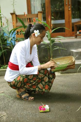 Hostal Suryadina Guest House