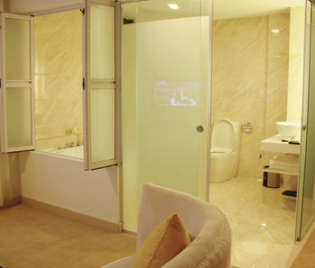 Royce Hotel