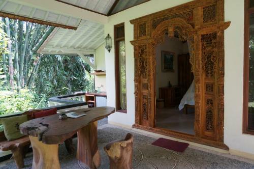 Hostal White Lotus Meditation Centre