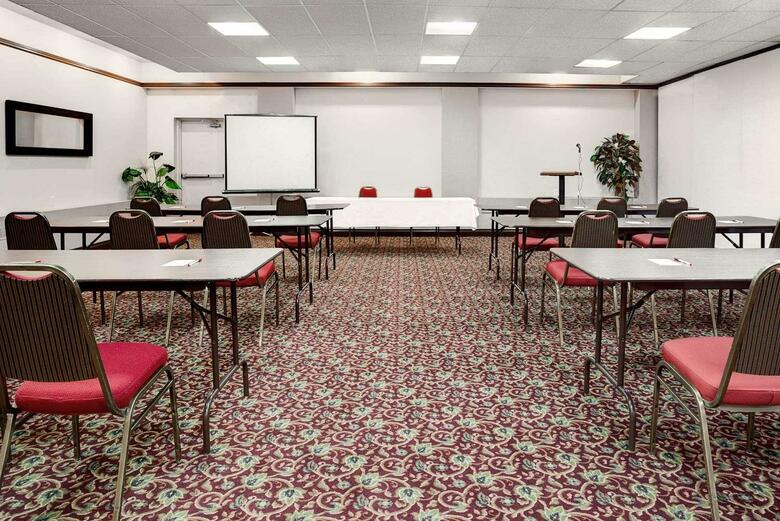 Hotel Ramada Victoria