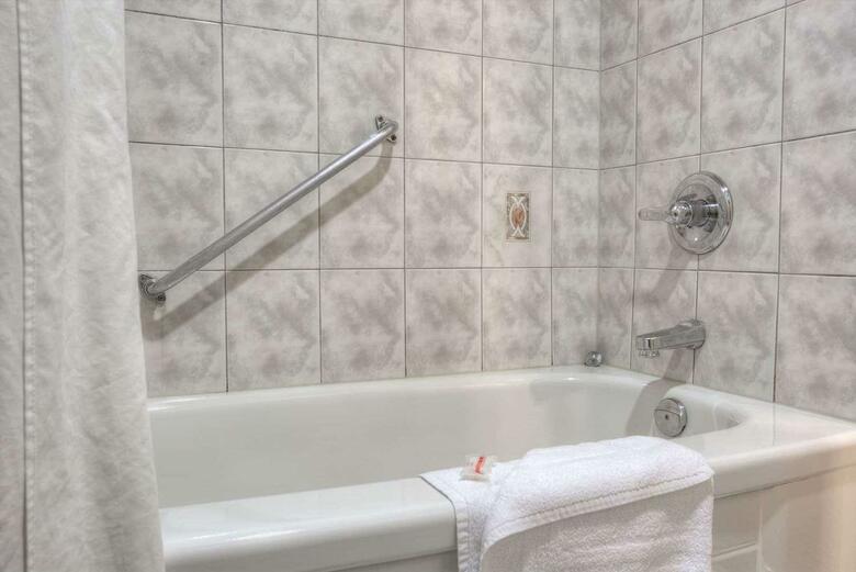 Hotel Ramada Victoria