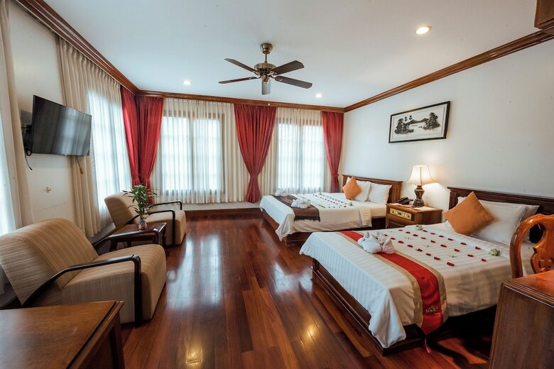 Royal Crown Hotel