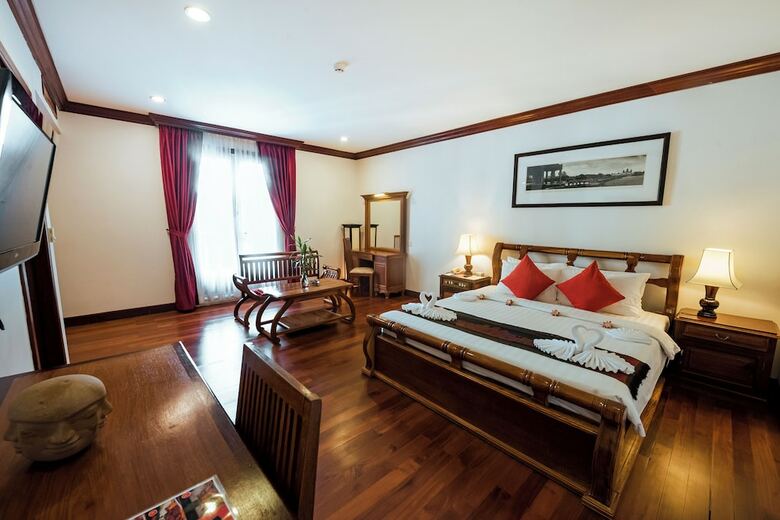 Royal Crown Hotel