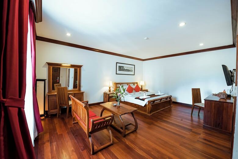 Royal Crown Hotel