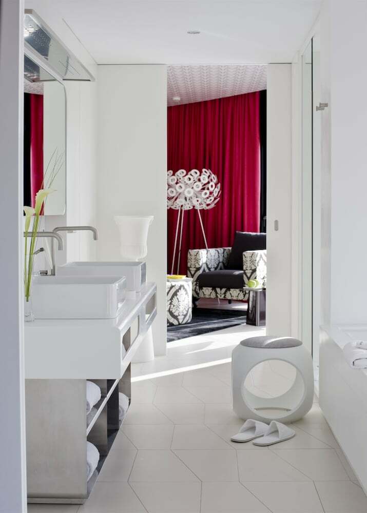 Hotel Barcel� Raval