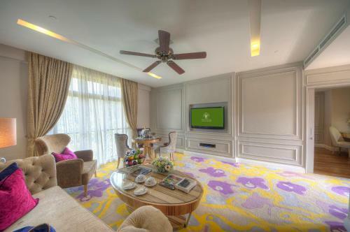 Hotel The Chateau Spa And Organic Wellness Resort