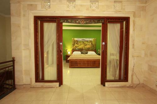 Hostal Pondok Loris Guest House