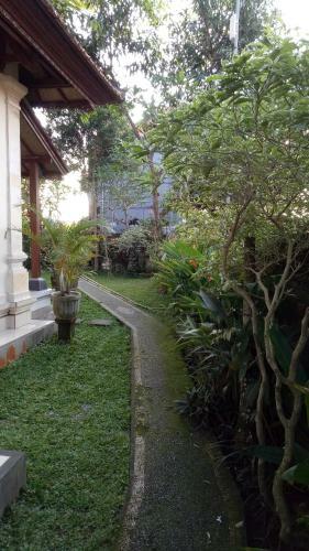 Hostal Pondok Loris Guest House