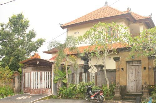 Hostal Pondok Loris Guest House