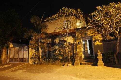 Hostal Pondok Loris Guest House
