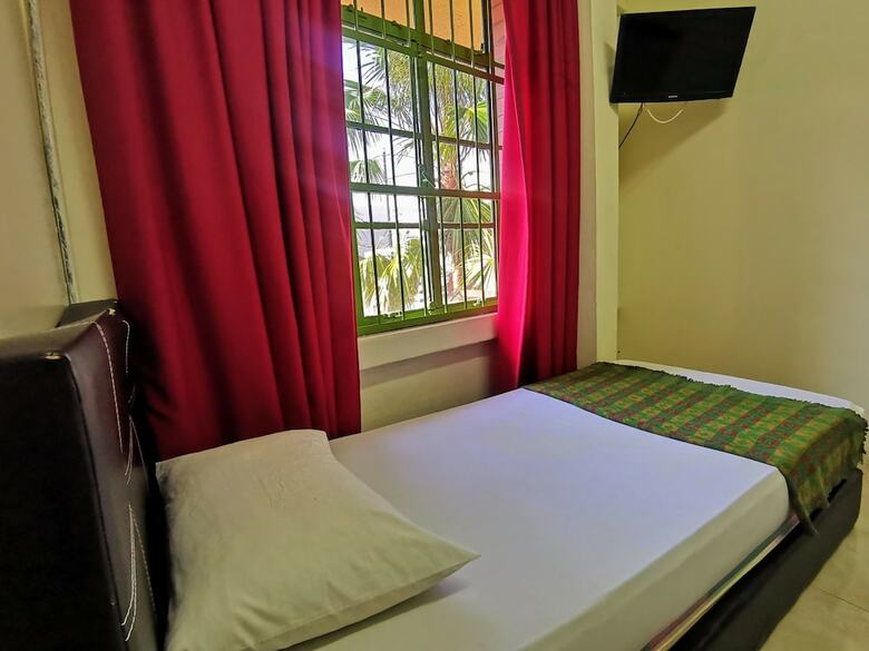 Hostal Ros Heritage Motel