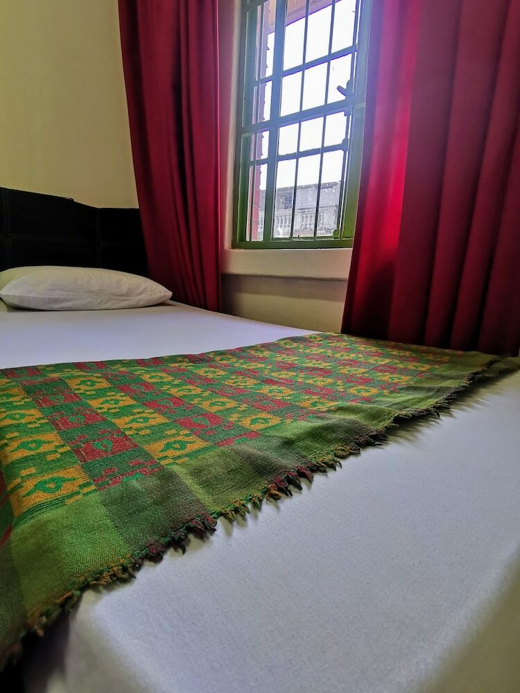 Hostal Ros Heritage Motel