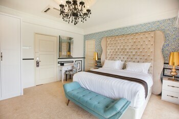 Deluxcious Heritage Hotel