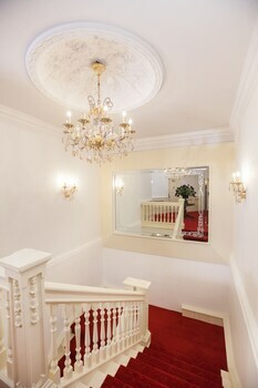 Deluxcious Heritage Hotel