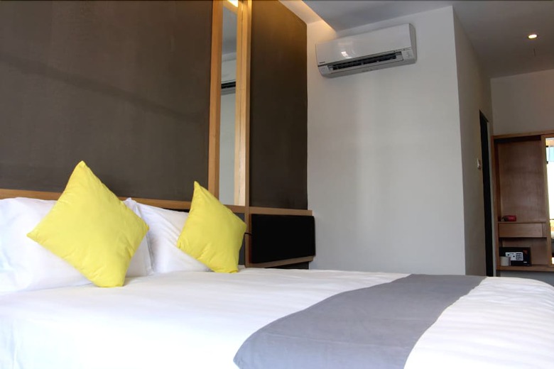 B Street Hotel