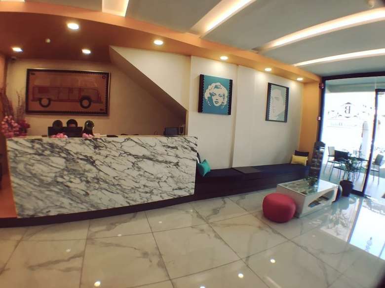 B Street Hotel