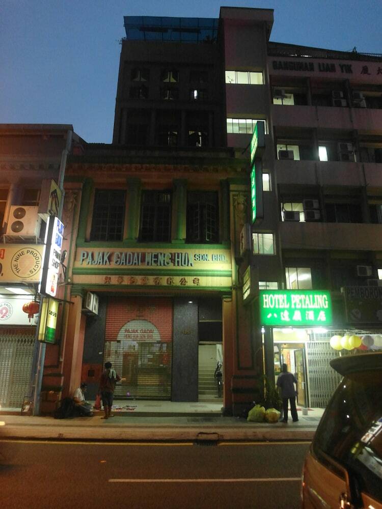 Hostal Oasis Guest House
