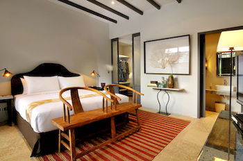 Hostal Room & Vespa 1