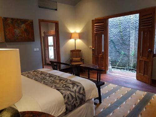 Hostal Room & Vespa 3