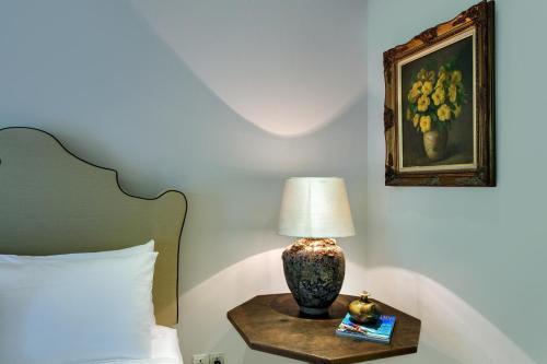 Hostal Room & Vespa 3
