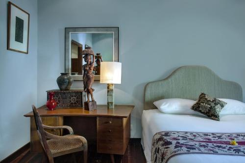Hostal Room & Vespa 3