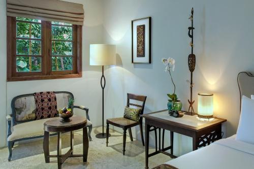 Hostal Room & Vespa 3