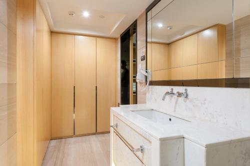 Guangzhou Yicheng Poly Central Pivot Apartment