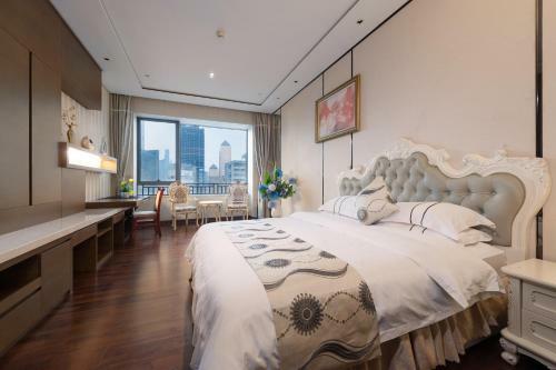 Guangzhou Yicheng Poly Central Pivot Apartment