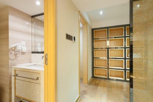 Guangzhou Yicheng Poly Central Pivot Apartment