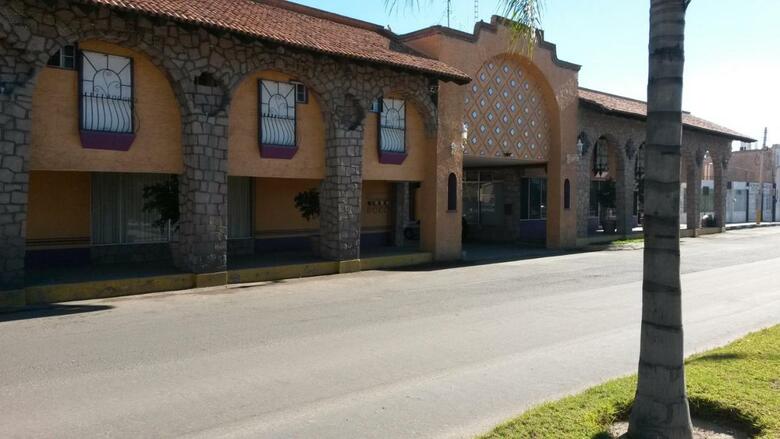 Hotel Los Arcos(.)