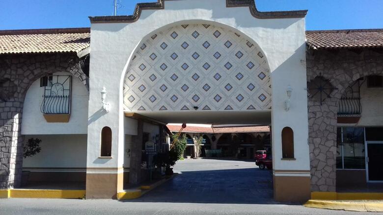 Hotel Los Arcos(.)