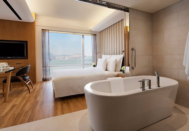Hotel Renaissance Harbour View