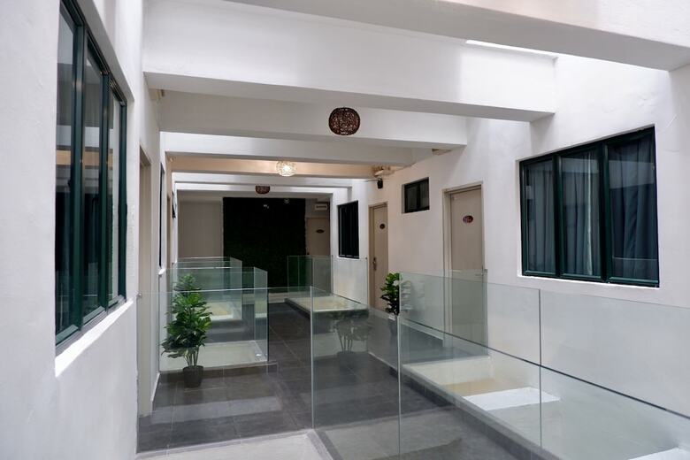 Iris Garden Hotel
