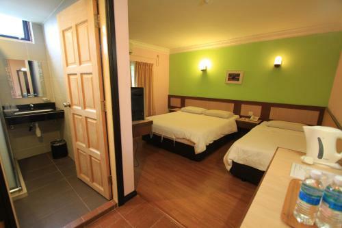 Posada K T Travellers Inn