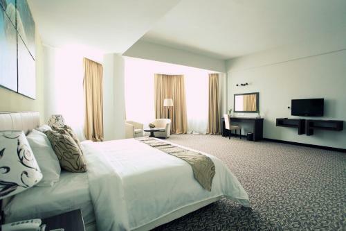 The Regency Waterfront Hotel