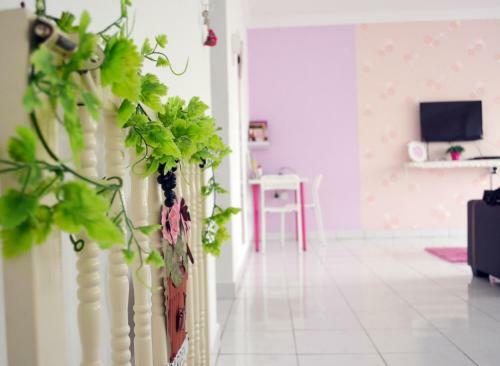 Hostal Manis Manis @ Pink Lady