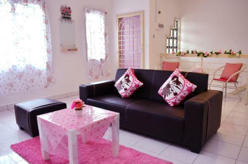 Hostal Manis Manis @ Pink Lady