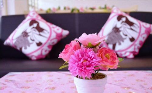 Hostal Manis Manis @ Pink Lady