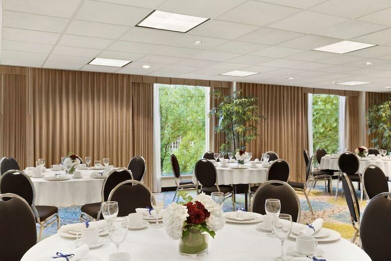 Hotel Hampton Inn And Suites Downtown