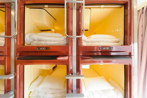 Oak Hostel Cabin