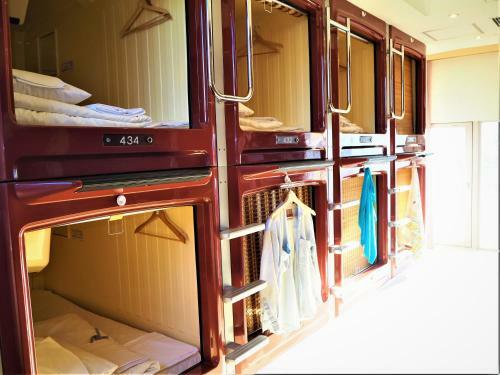 Oak Hostel Cabin