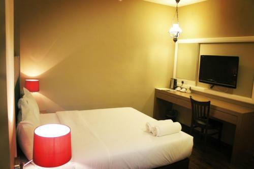 The Grand Jade Hotel
