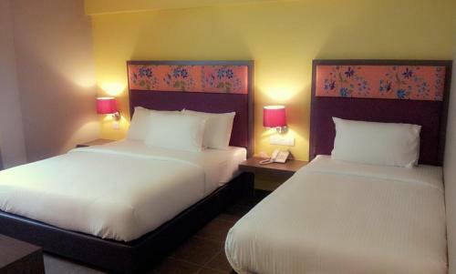 The Grand Jade Hotel