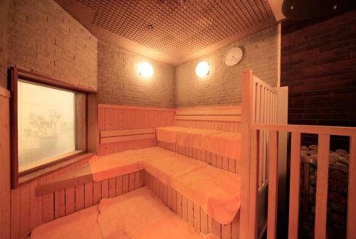 Capsule And Sauna Century