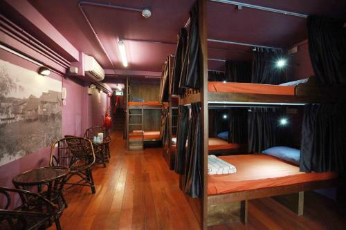 60s Hostel