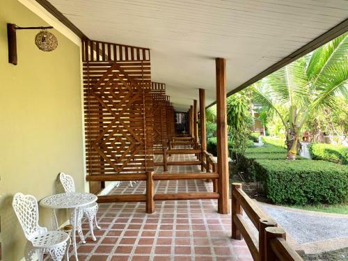 Hotel Aonang Phutawan Resort