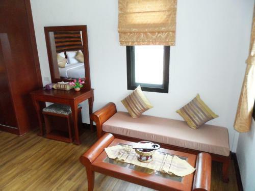 Hotel The Hip Resort @ Khao Lak