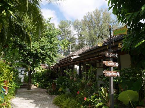 Hotel Bangtao Beach Chalet Resort