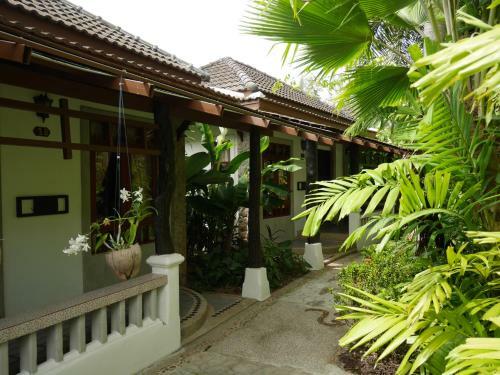Hotel Bangtao Beach Chalet Resort