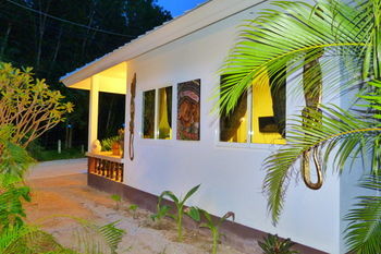Hostal Sweet Bungalow